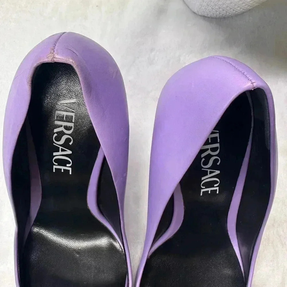 Versace SZ 7 Medusa Insignia Purple Gold Chain Heels Pumps - Picture 5 of 15